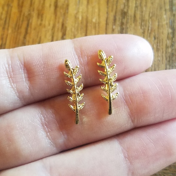 NWOT Gold Feather / Firn Studs - Picture 6 of 7